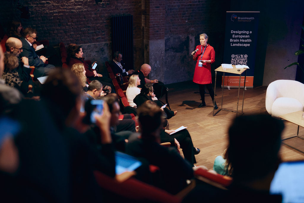 A woman gives a presentation to an audience.
