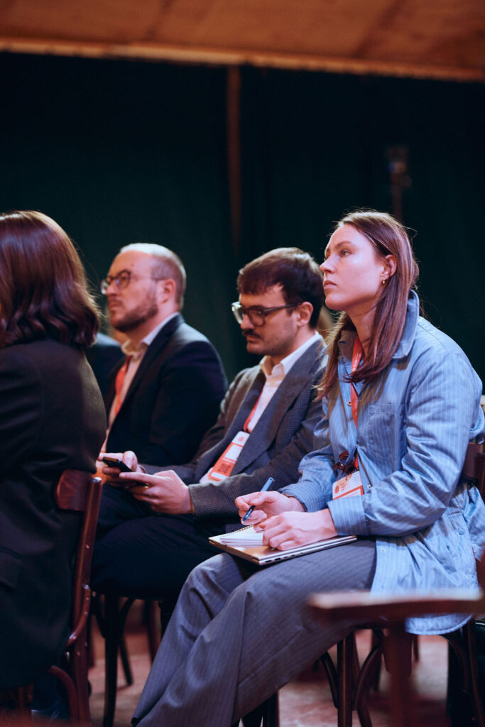 audience making notes