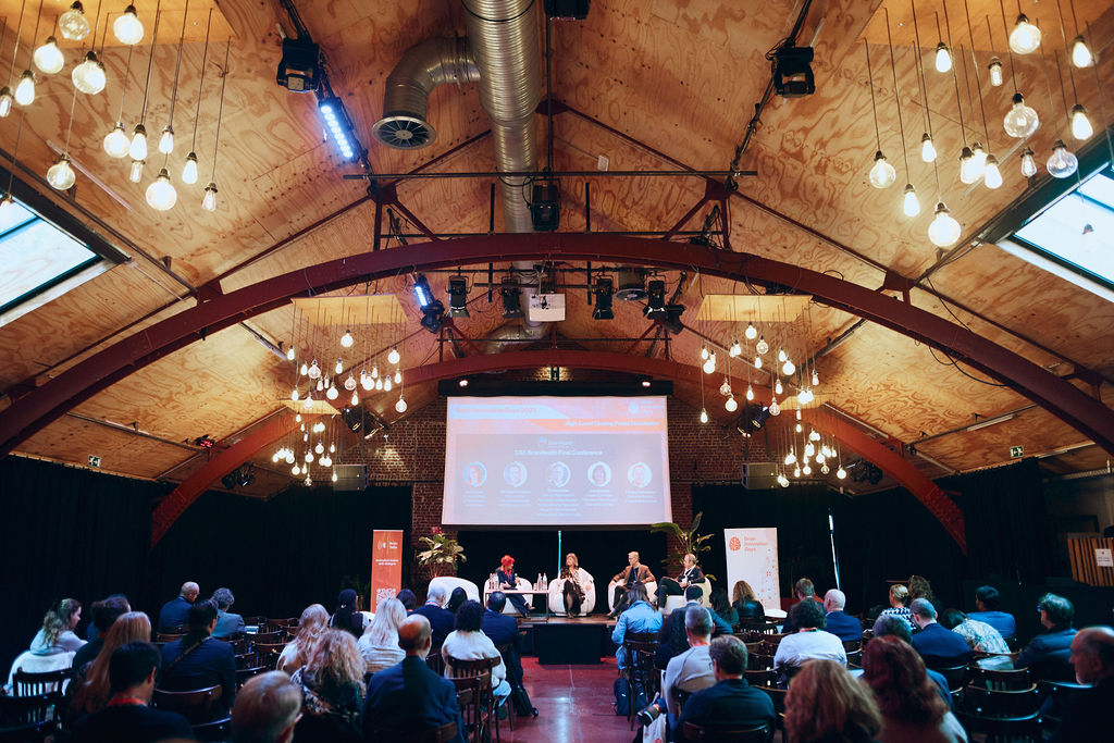 presentation with people sitting in front of an audience